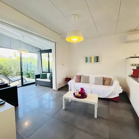 Climatise, 2 Chambres, Terrasse, A 100m De La A - Fr-1-63-341 *